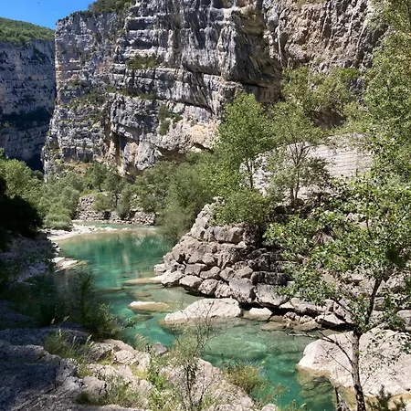 Au Pied Des Gorges De Baudinard à Montagnac-montpezat